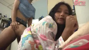 คลิปหลุด18+ สาวโดนผัวตั้งกล้องแล้วจับเย็ดคาชุดนอน ซอยหีท่าหมารัวๆแบบไม่ยั้งจนเสร-300x450