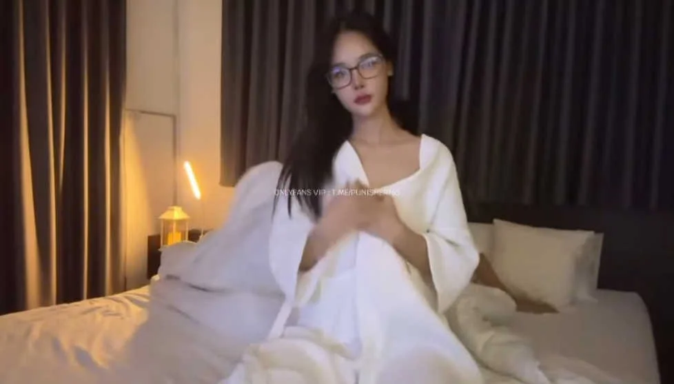 คลิปหลุดmwchuสาวแว่นสุดสวย.webp